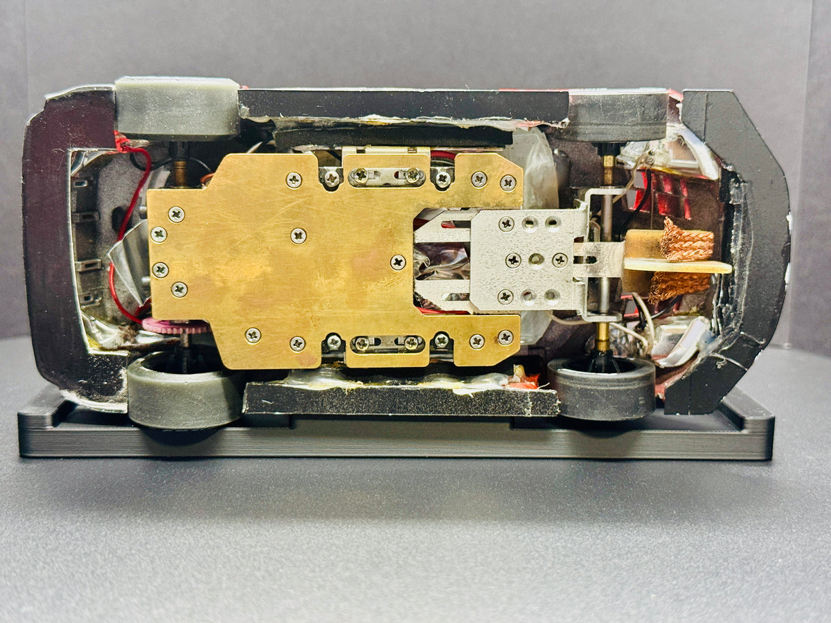 Schöler adjustable metal chassis on 1/24 Nissan slot car
