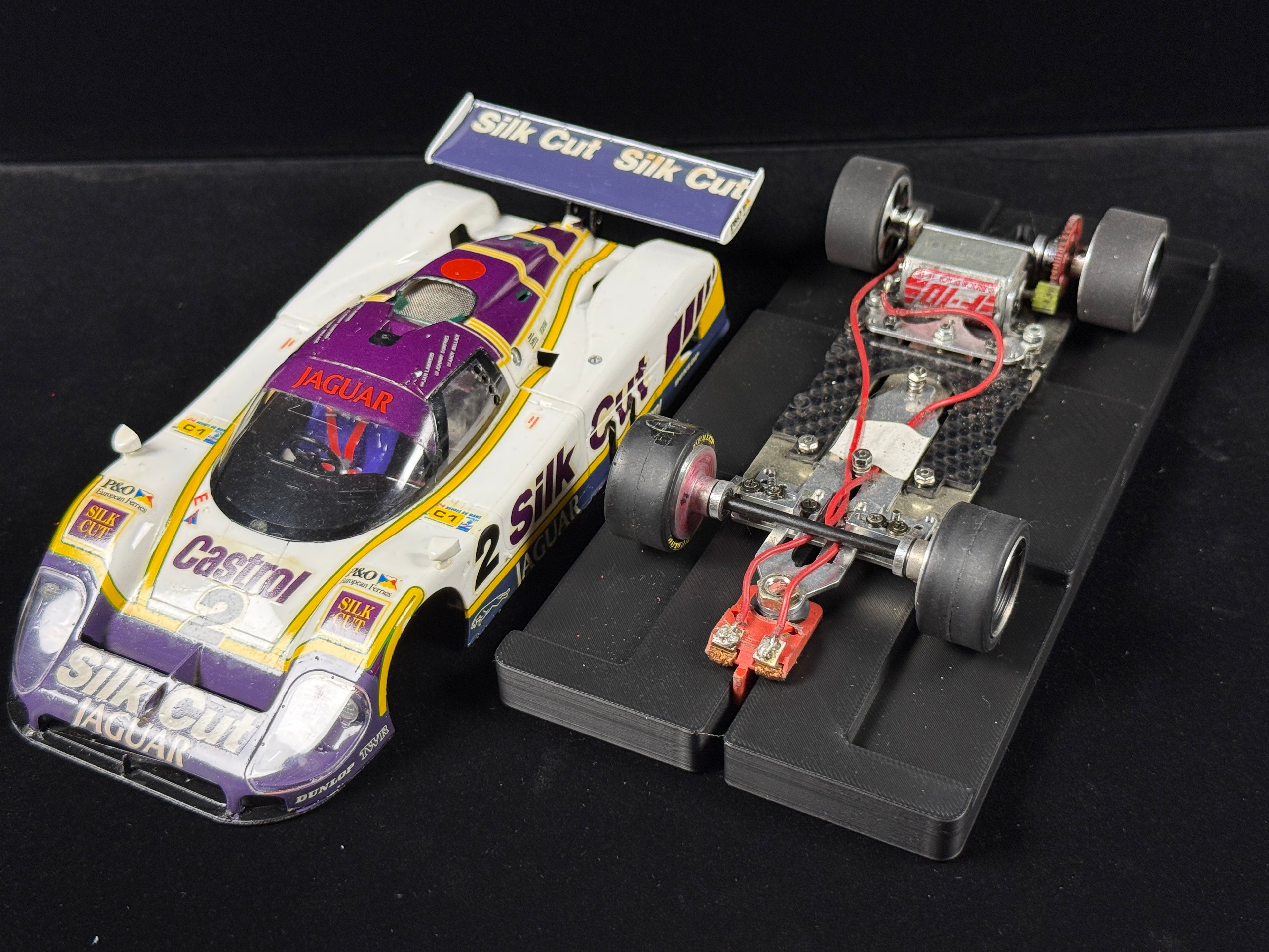 1/24 Jaguar XJR-9 analog slot car chassis and running gear