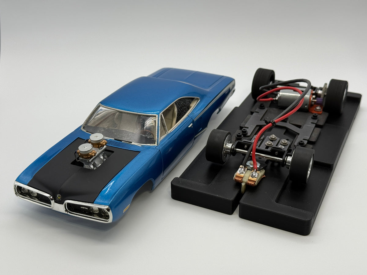 1/24 1970 Dodge Coronet Super Bee Analog Slot Car